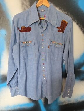 Vintage Levi's Light Blue Chambray Shirt with Multicolor Embroidery